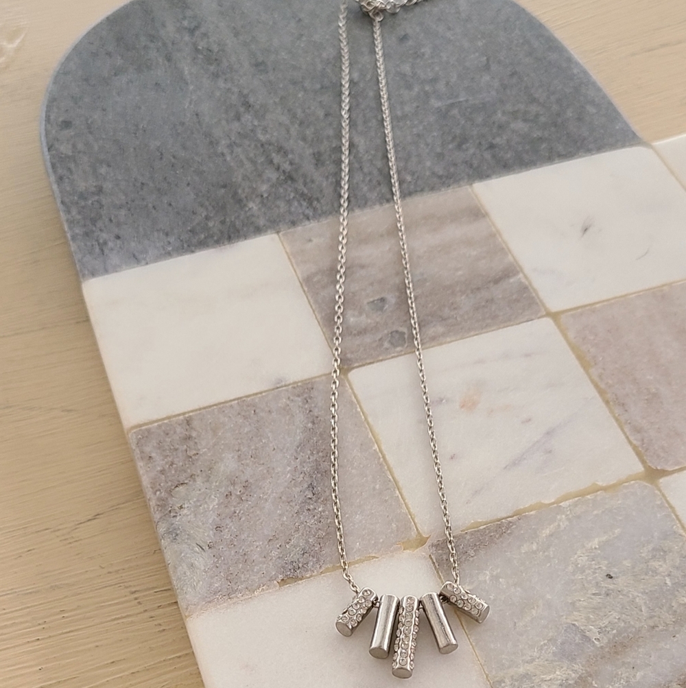 Elegant Silver Necklace with Pendant